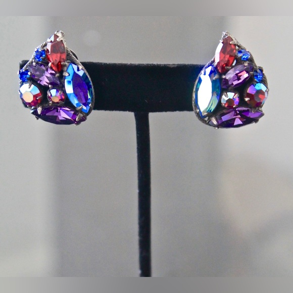 REGENCY EARRINGS CLIP ON VINTAGE PURPLE RED CRYSTALS PEWTER 1950’s - Picture 2 of 8